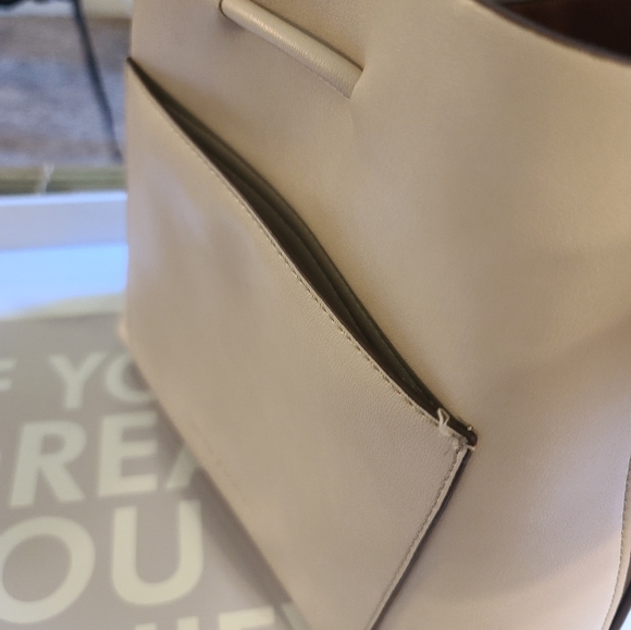 MELIE BIONCO LARGE CROSSBODY W GOLD CHAIN STRAP - Picture 7 of 15